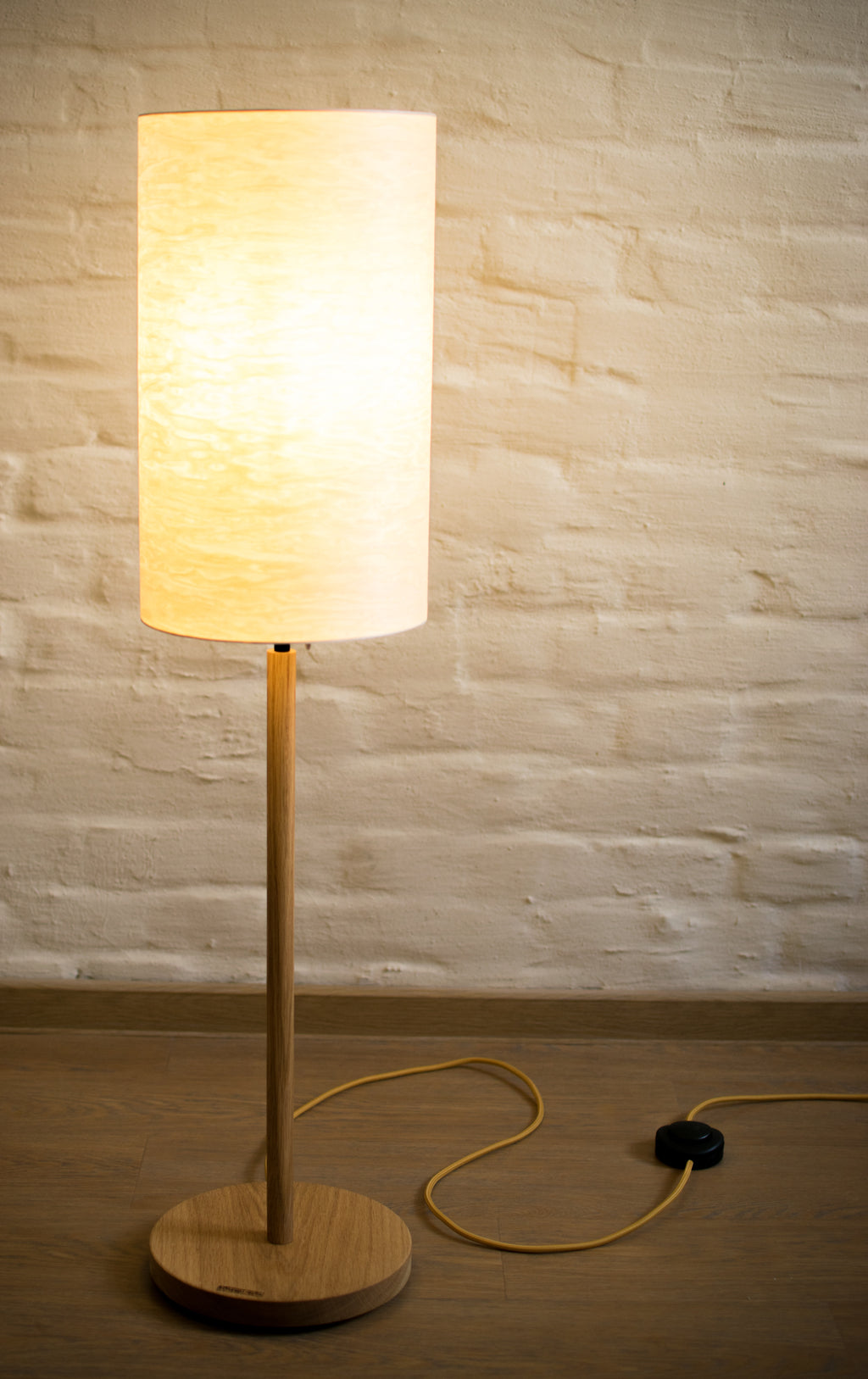 Stehlampe Furnier Zylinder retro – weiß