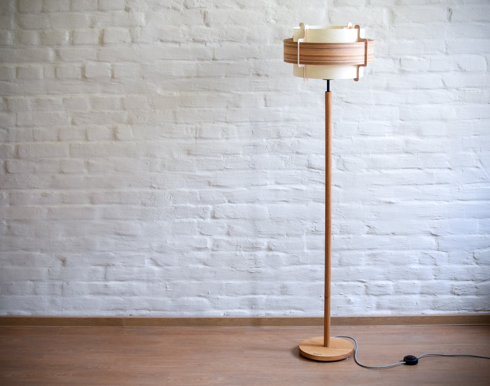 Stehlampe Zylinder – braun/weiß