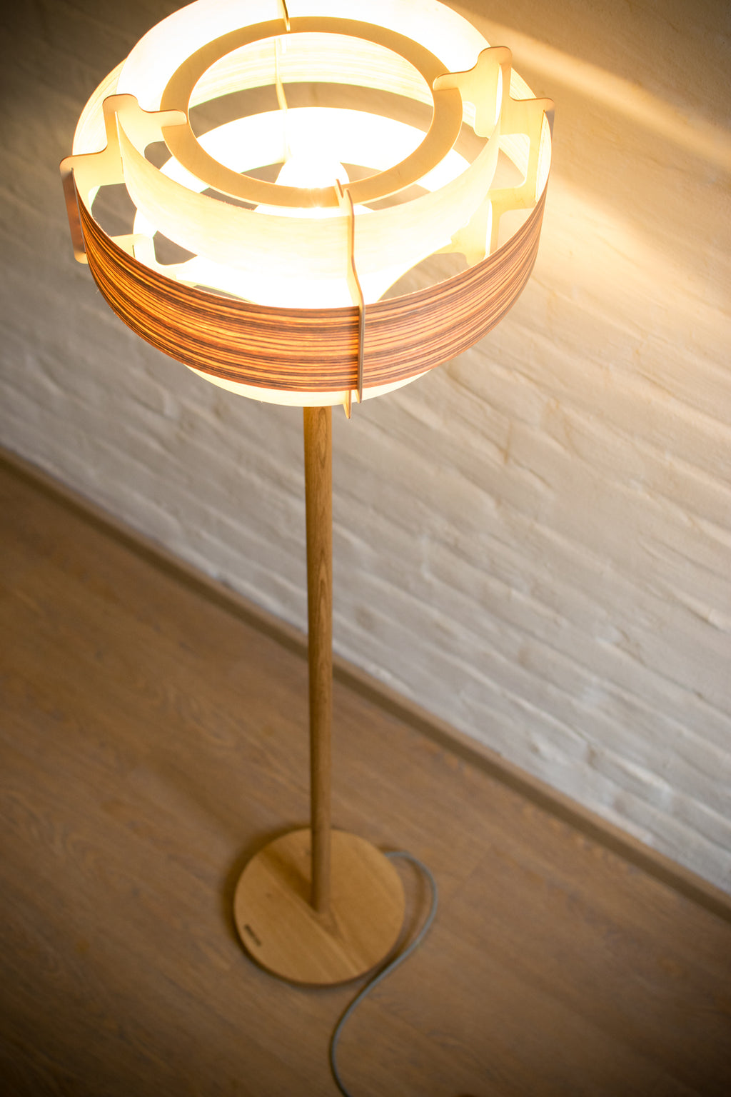 Stehlampe Zylinder – braun/weiß